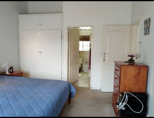 4 BEDROOM FREESTANDING FOR SALE IN VAN RIEBEECK PARK